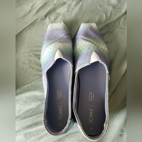 TOMS slip on - Picture 1 of 3